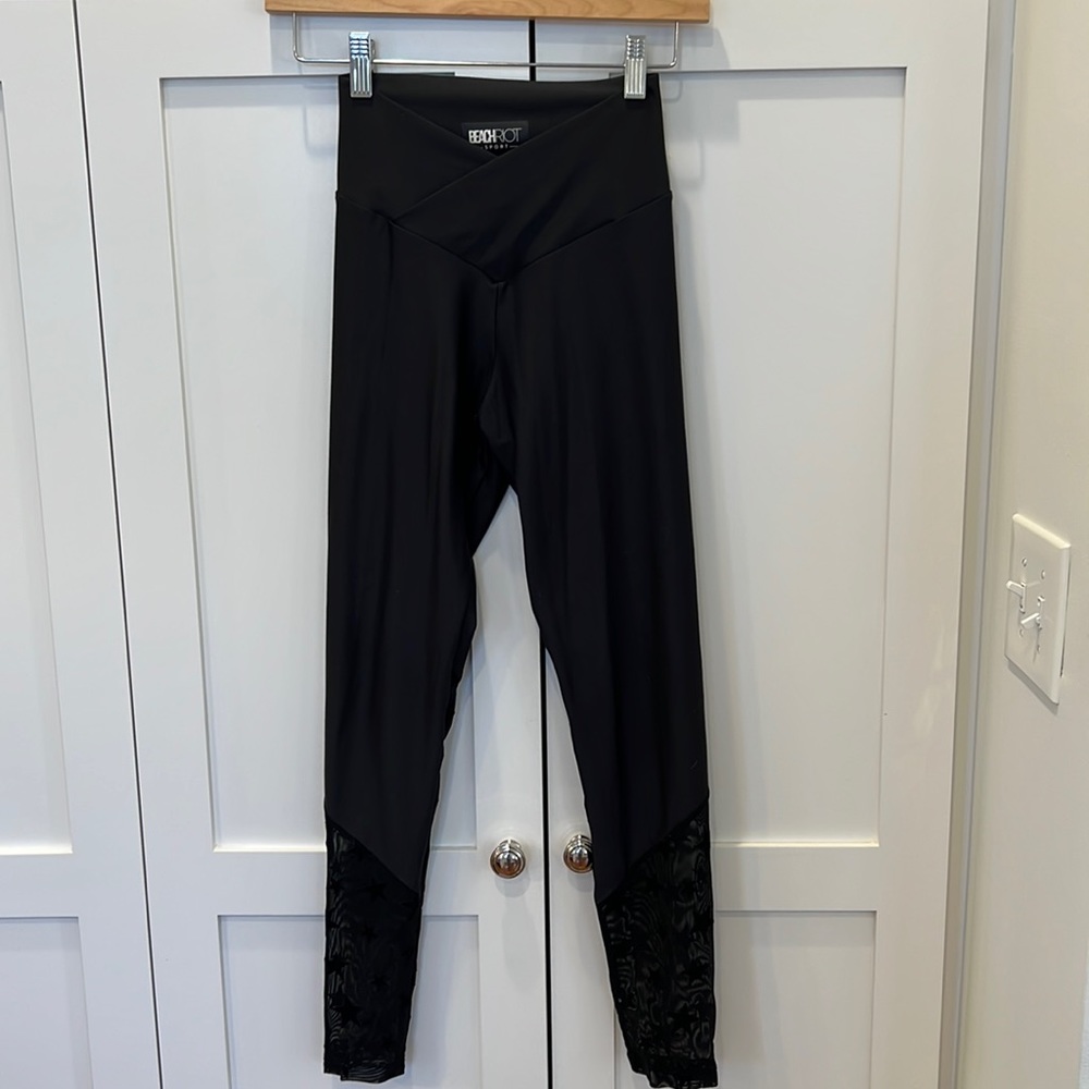Beach Riot black star leggings